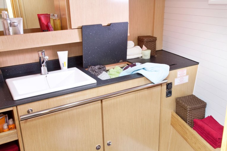 NAPOMENA - Bavaria Cruiser 55 - 4 cab. (2011) — photo 4