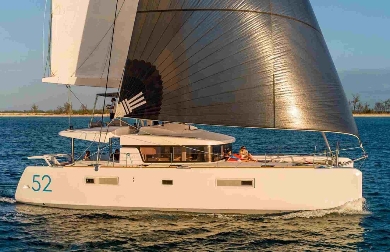 Lagoon 52 F - 6 + 2 cab., 2018; NauSYS