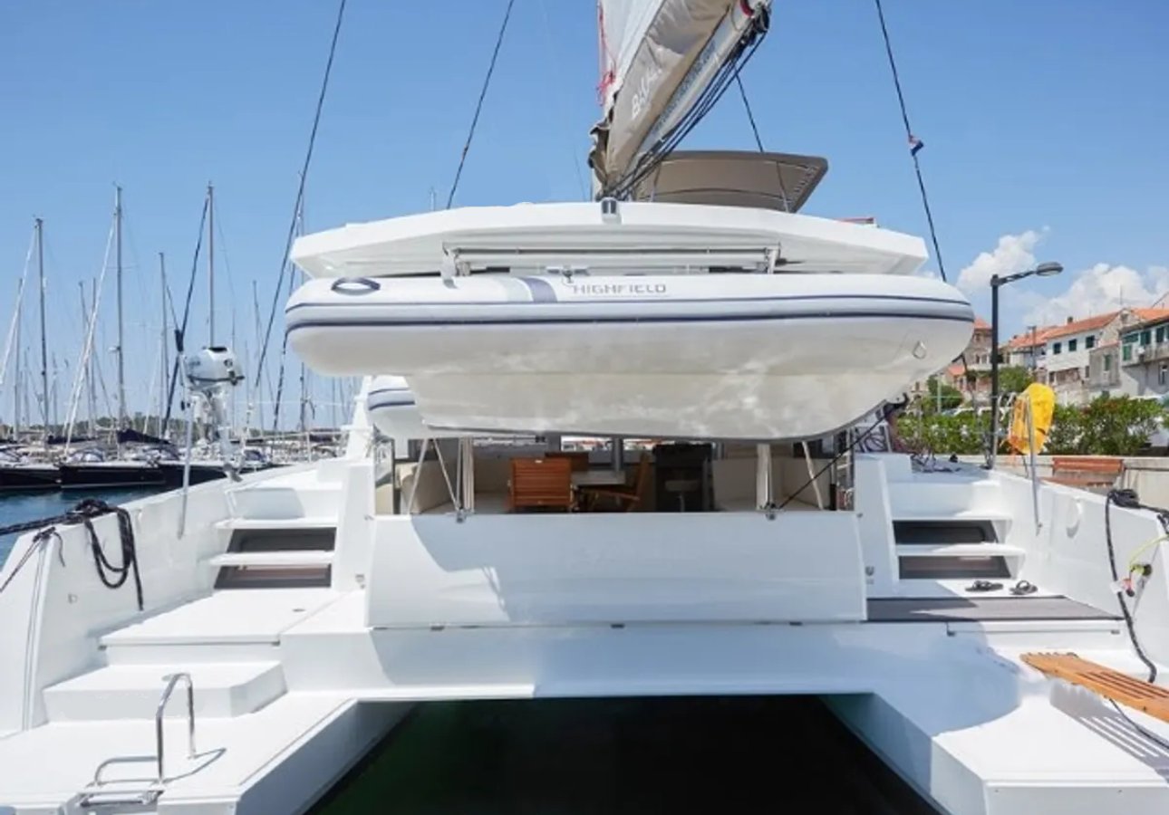 Hakiri - Bavaria C46 ELECTRIC (2009) — photo 11