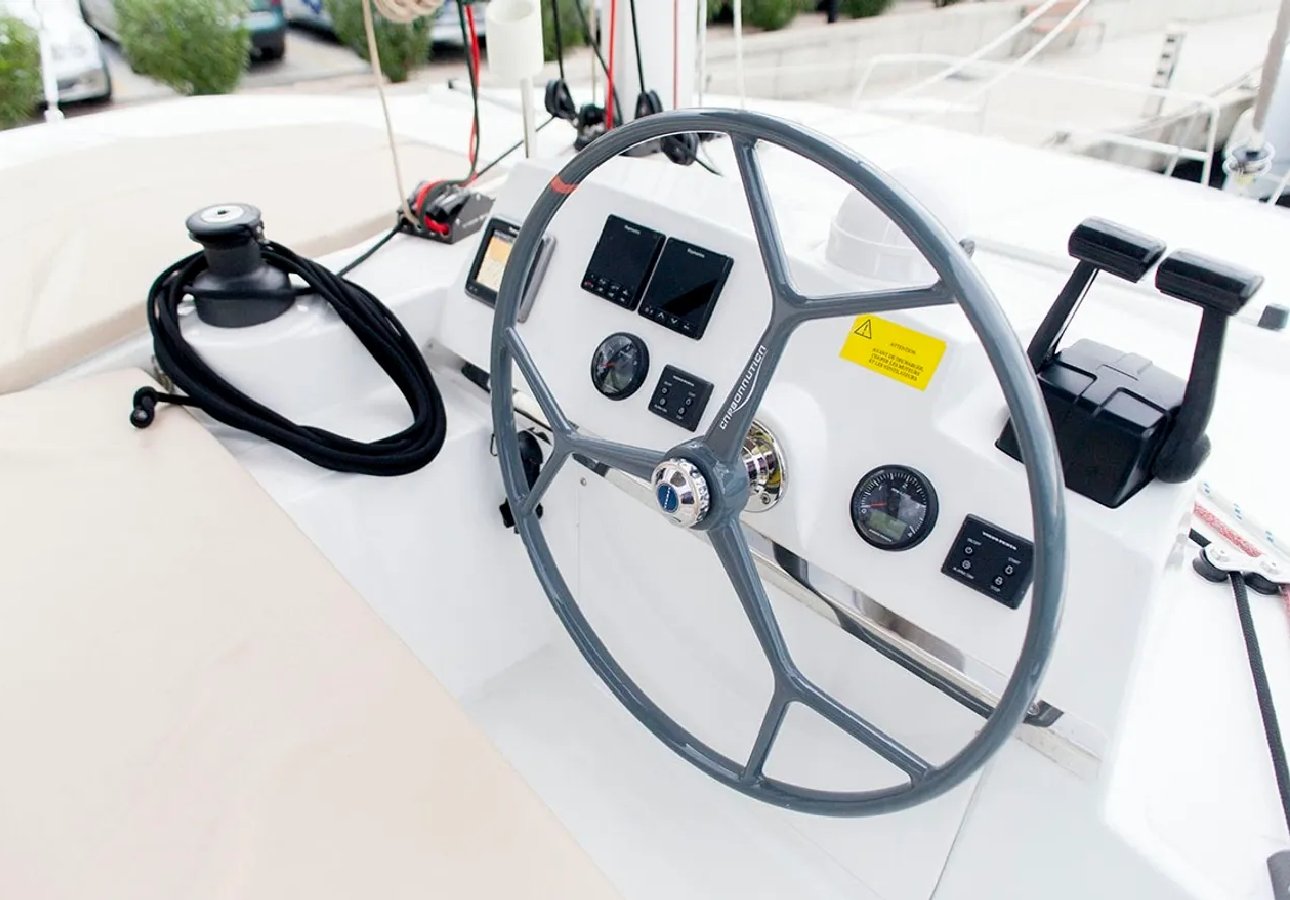 Hakiri - Bavaria C46 ELECTRIC (2009) — photo 13
