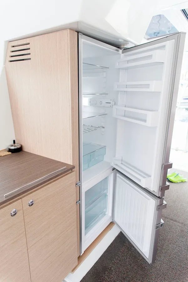 Hakiri - Bavaria C46 ELECTRIC (2009) — photo 19